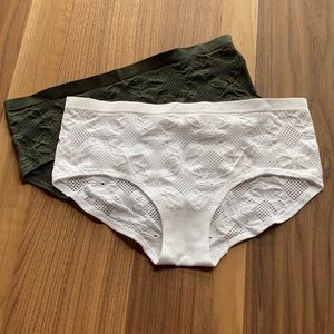 Victoria’s Secret lacy hipsters